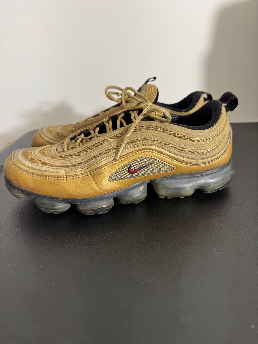 Nike mens 11 Metallic Gold VaporMax 97 AJ7291-700 sneaker shoes EUC